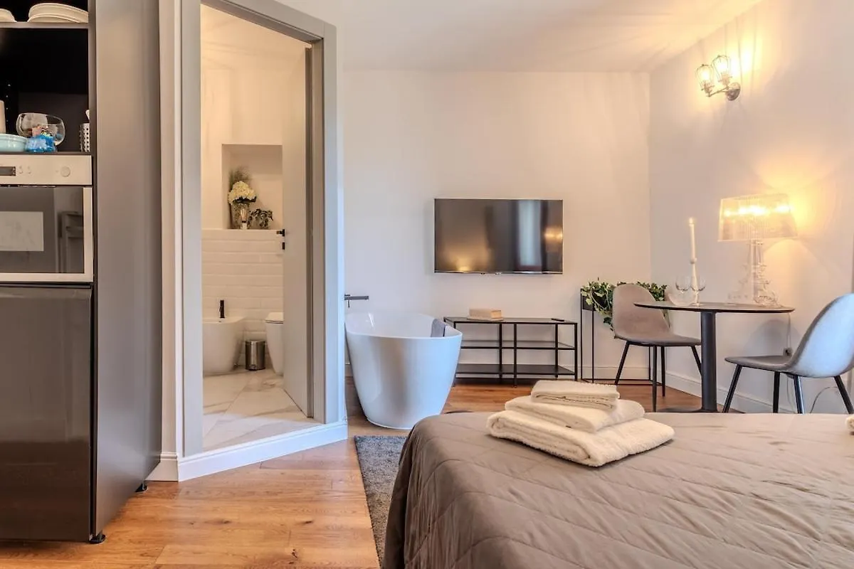 Blue Como Luxury Suite 0*,  İtalya
