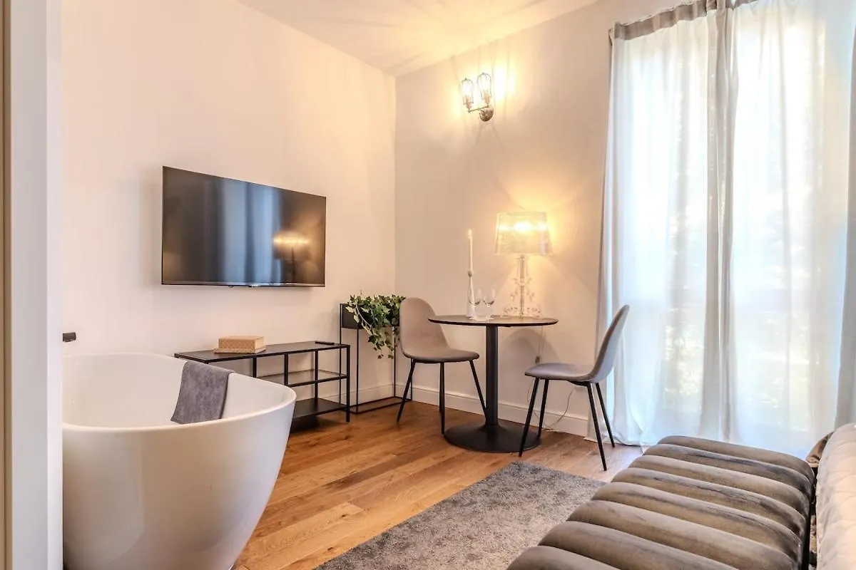Blue Como Luxury Suite 0*,  İtalya