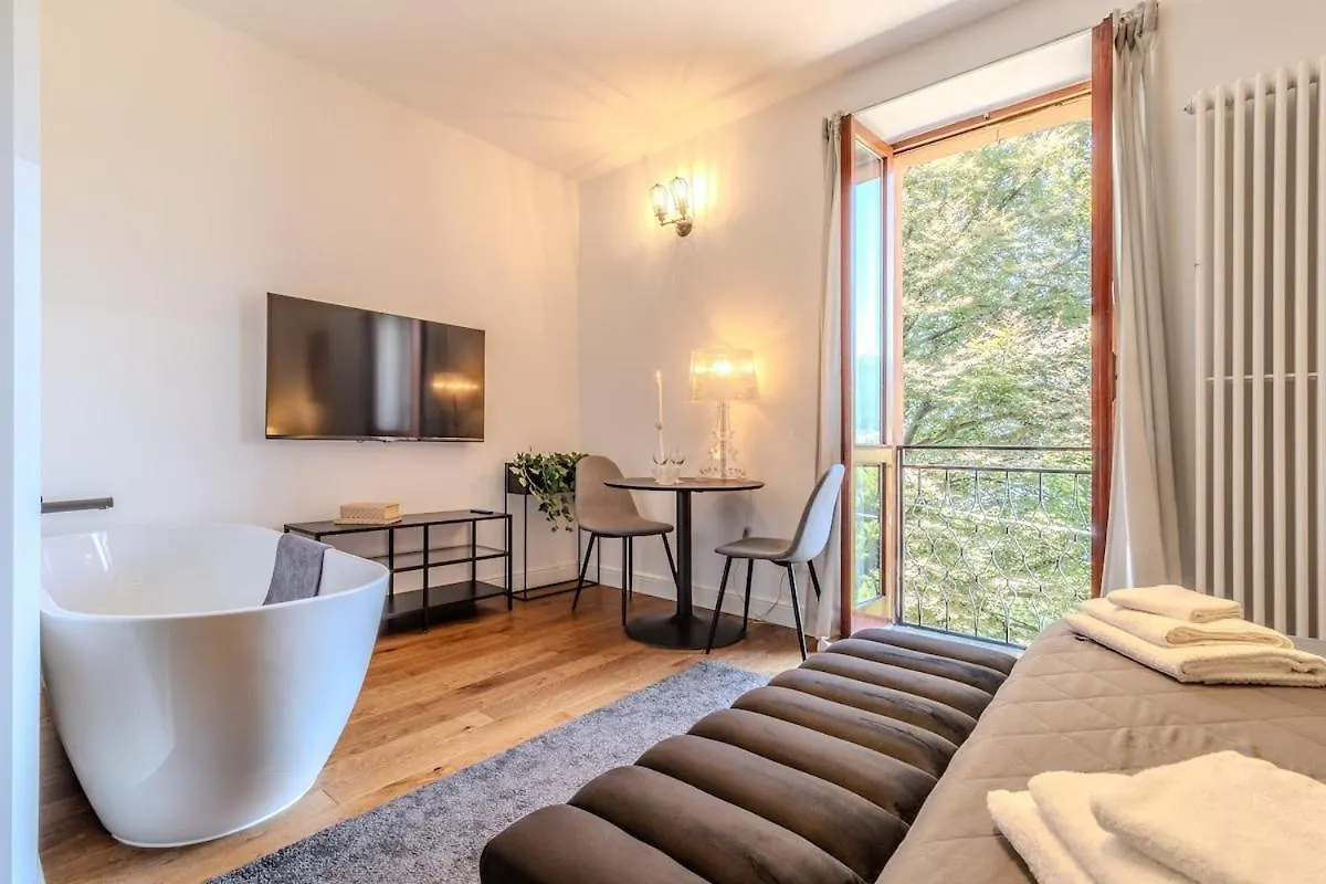 Blue Como Luxury Suite contacts